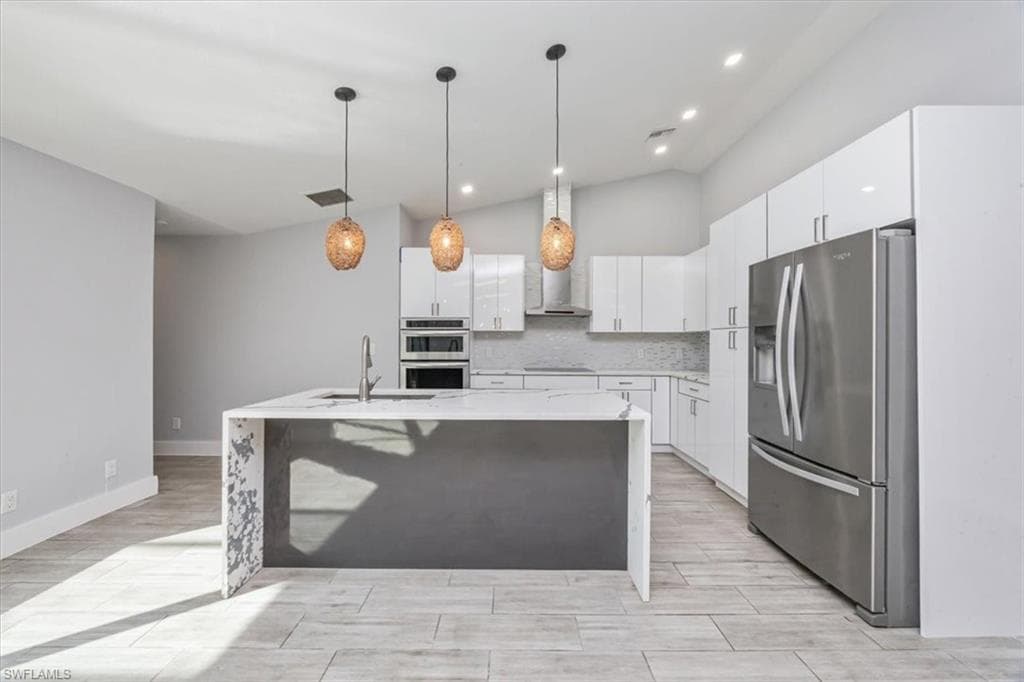 6161 Waxmyrtle WAY, NAPLES FL 34109-9