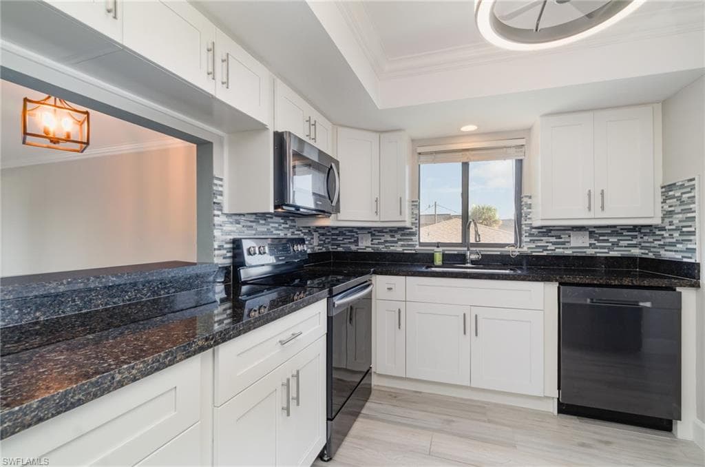 4321 Country Club BLVD # 207, CAPE CORAL FL 33904-12