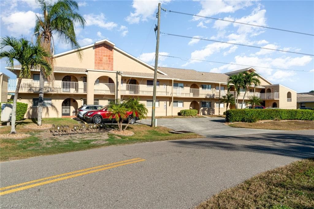 4321 Country Club BLVD # 207, CAPE CORAL FL 33904-32