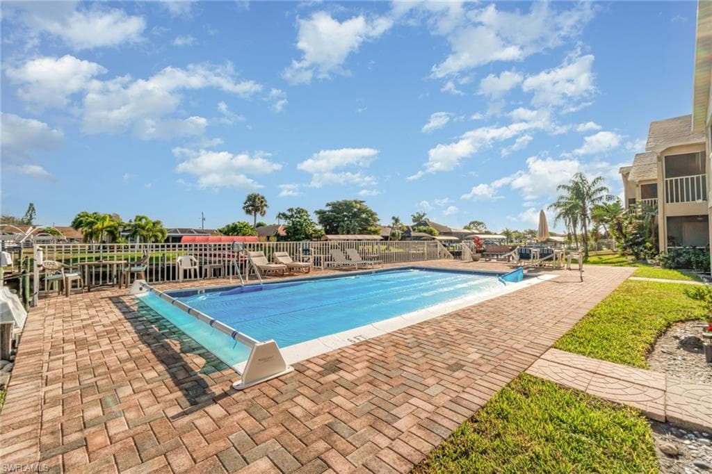 4321 Country Club BLVD # 207, CAPE CORAL FL 33904-34