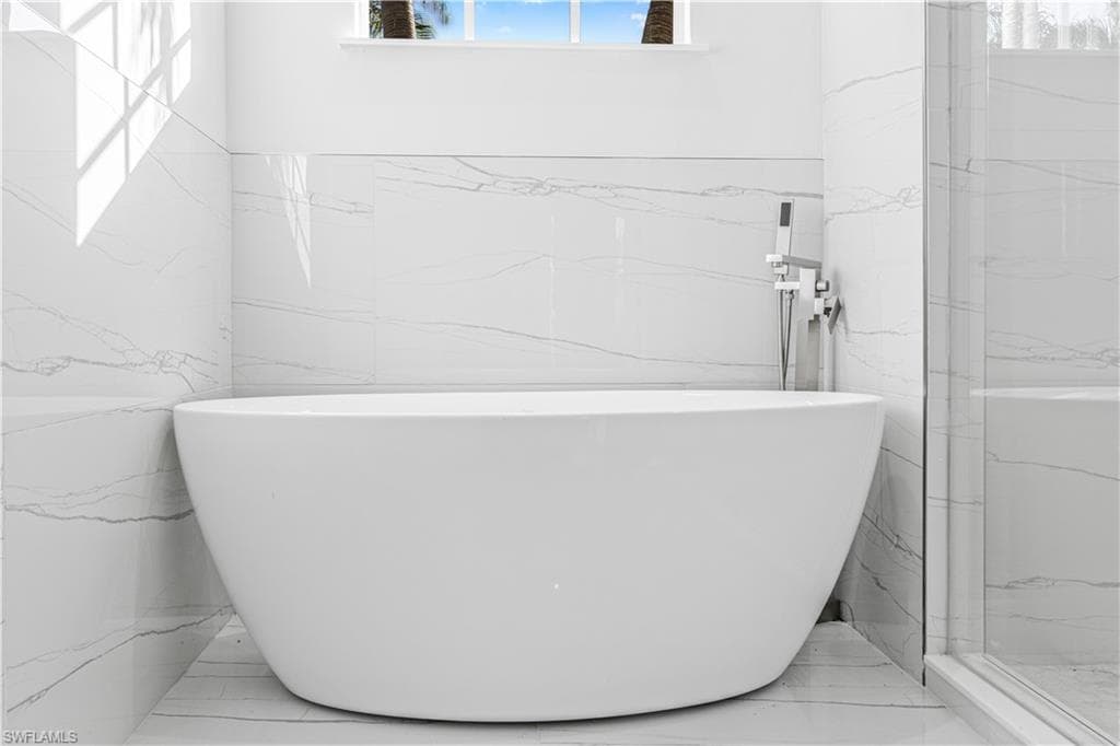 11105 Sea Tropic LN, FORT MYERS FL 33908-32