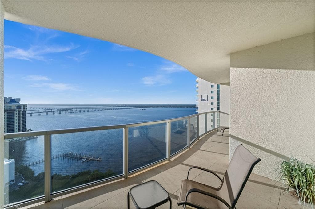 3000 Oasis Grand BLVD # 2702, FORT MYERS FL 33916-6