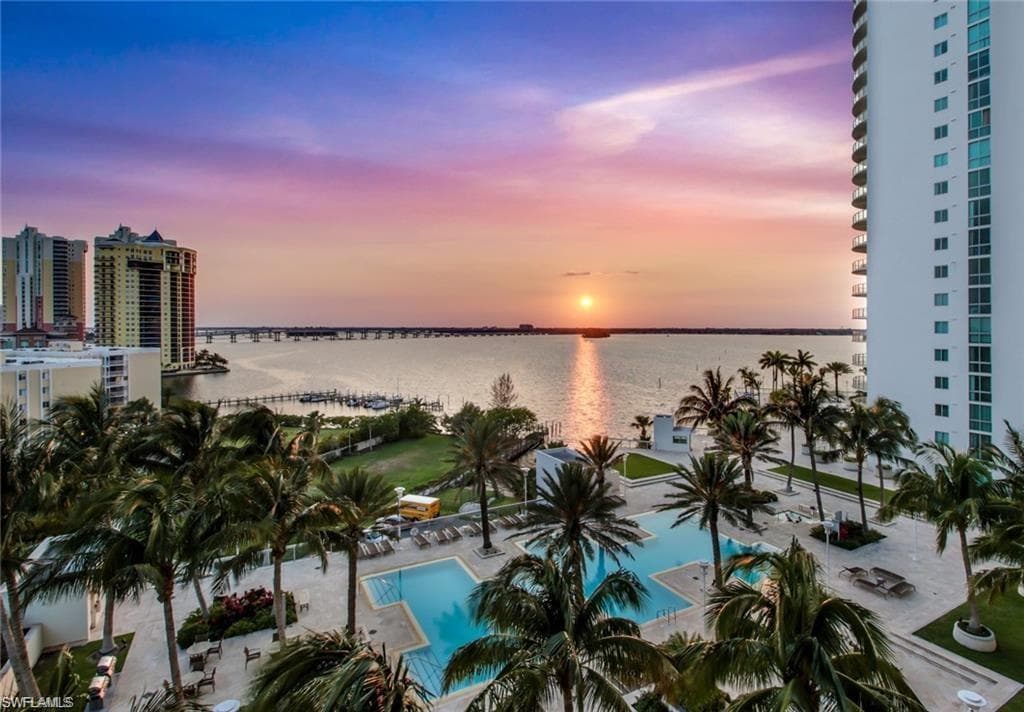 3000 Oasis Grand BLVD # 2702, FORT MYERS FL 33916-2