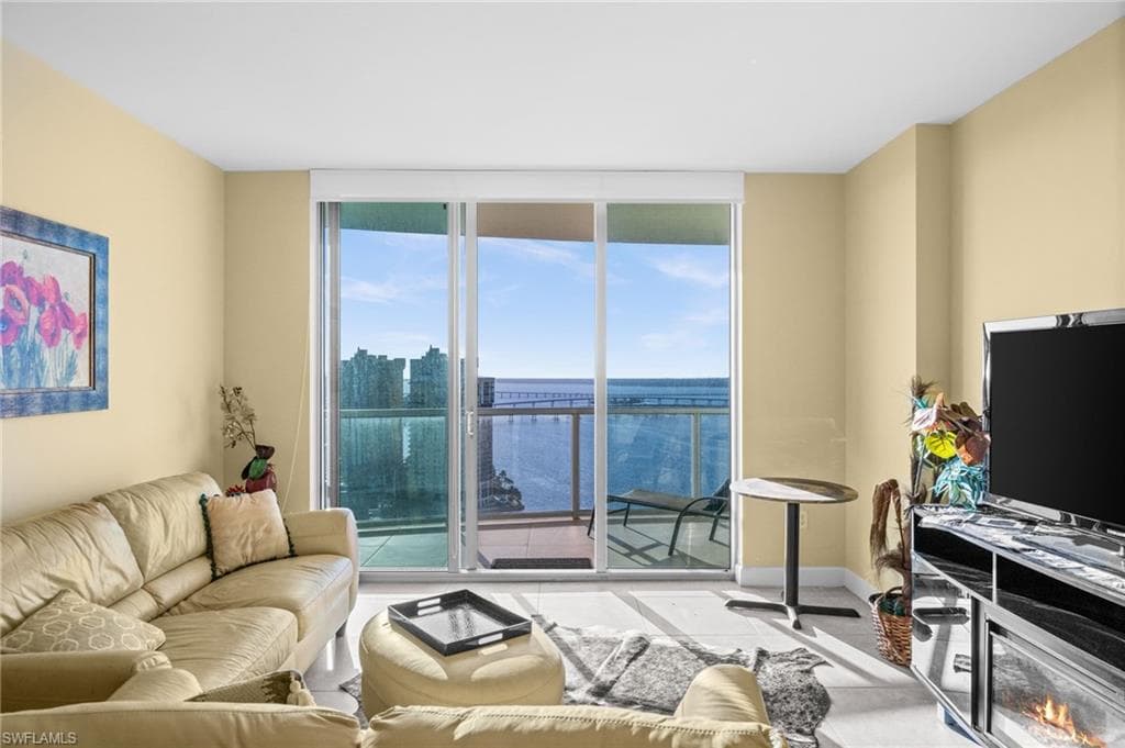 3000 Oasis Grand BLVD # 2702, FORT MYERS FL 33916-4