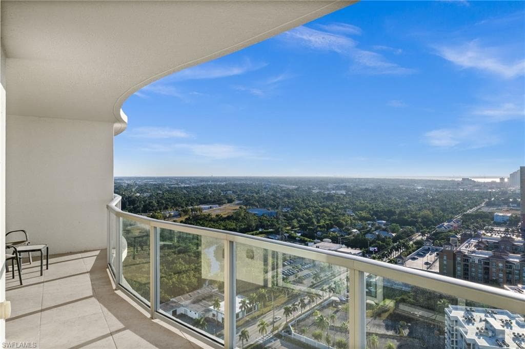 3000 Oasis Grand BLVD # 2702, FORT MYERS FL 33916-9