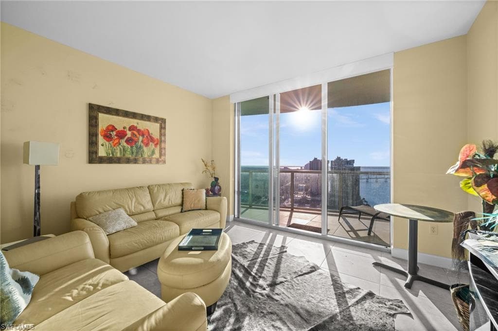 3000 Oasis Grand BLVD # 2702, FORT MYERS FL 33916-17