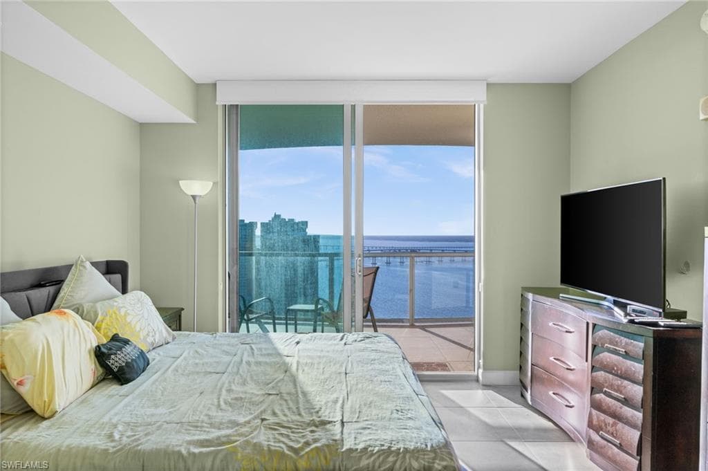 3000 Oasis Grand BLVD # 2702, FORT MYERS FL 33916-3