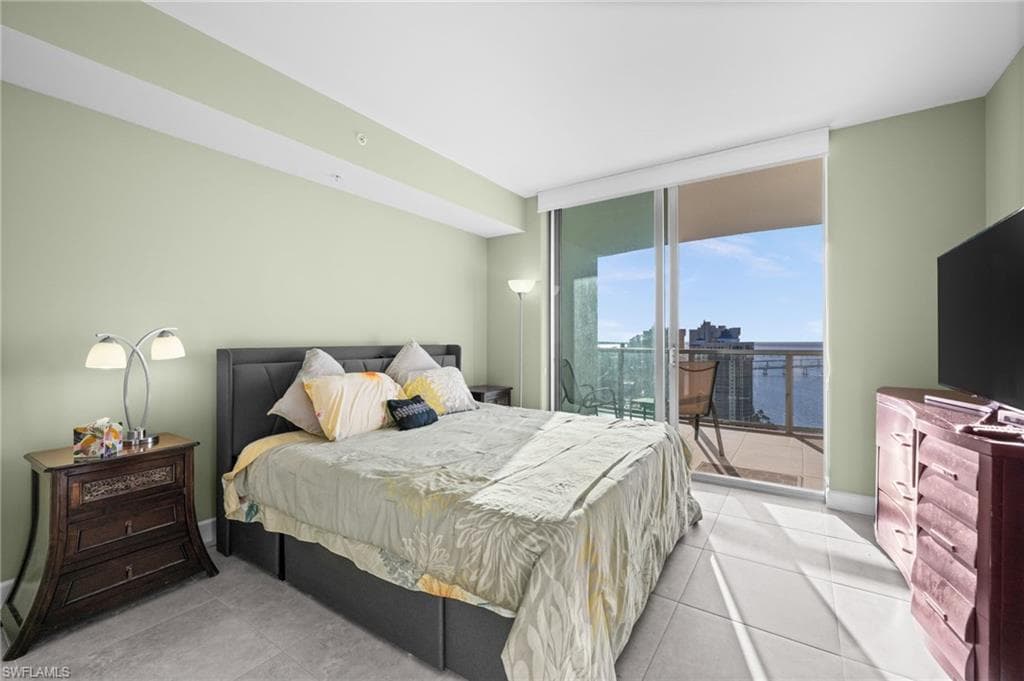 3000 Oasis Grand BLVD # 2702, FORT MYERS FL 33916-20