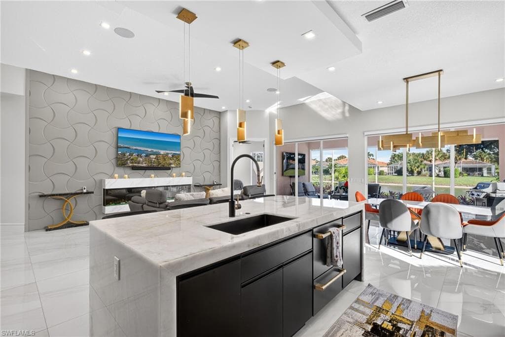 3956 Isla Ciudad CT, NAPLES FL 34109-2