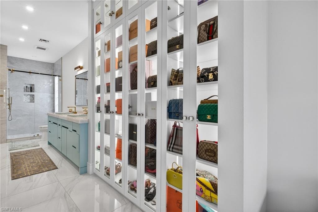 3956 Isla Ciudad CT, NAPLES FL 34109-19