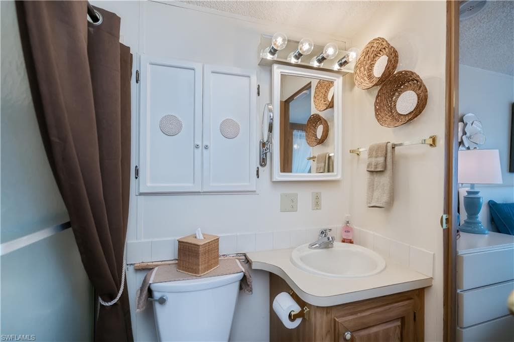 187 Ramble DR, NORTH FORT MYERS FL 33903-22