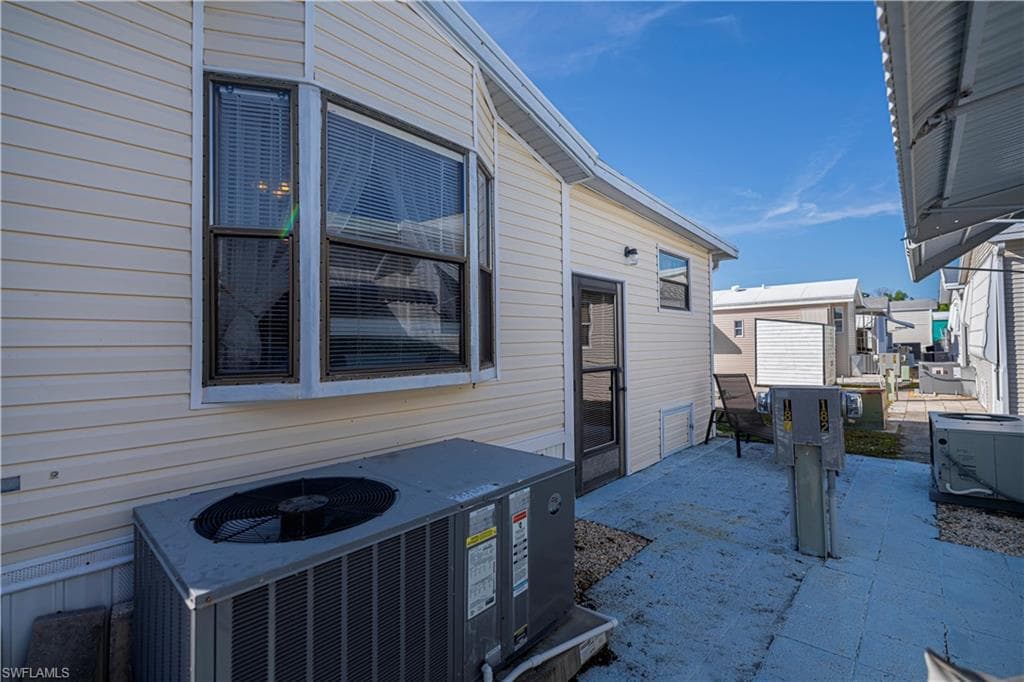 187 Ramble DR, NORTH FORT MYERS FL 33903-32