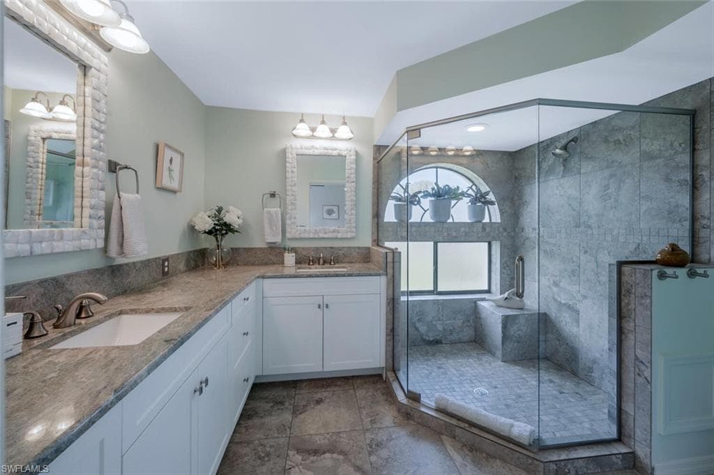 559 Beachwalk CIR # U202, NAPLES FL 34108-1