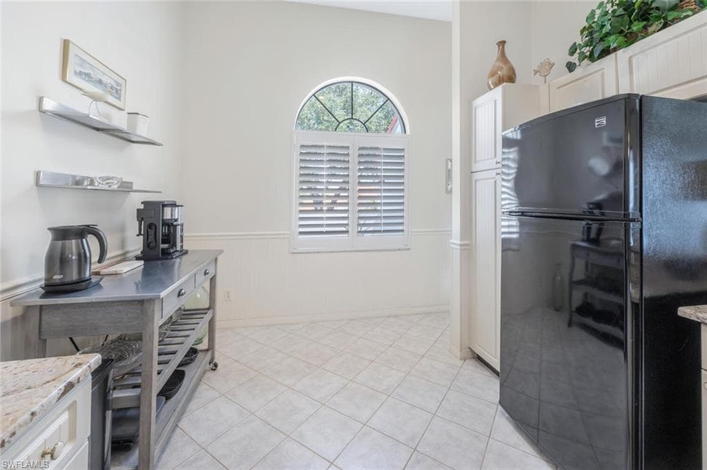 559 Beachwalk CIR # U202, NAPLES FL 34108-12
