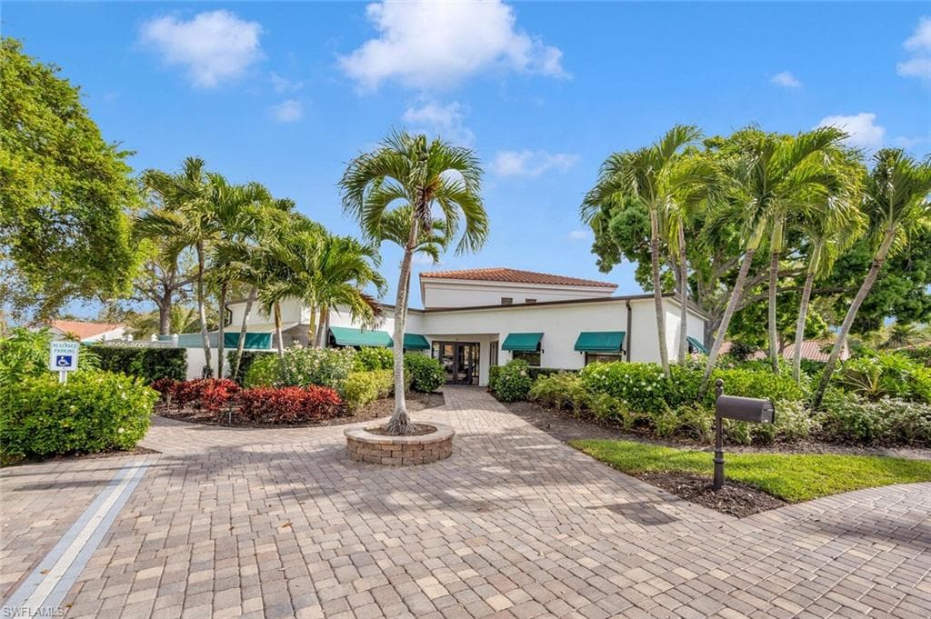 559 Beachwalk CIR # U202, NAPLES FL 34108-28