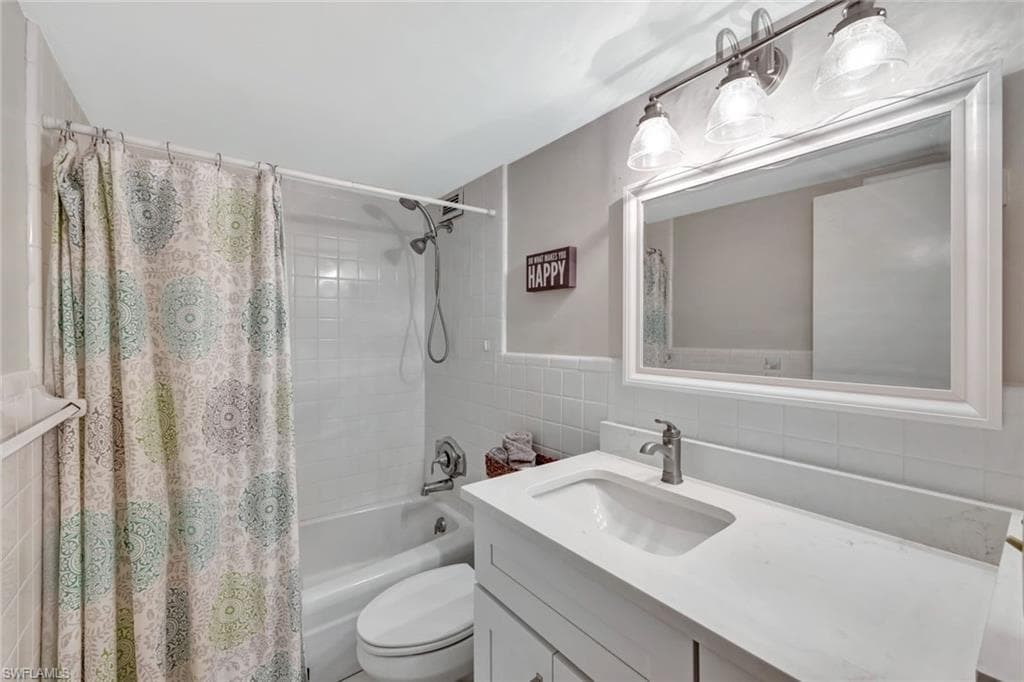 1300 Gulf Shore BLVD N # 407, NAPLES FL 34102-12