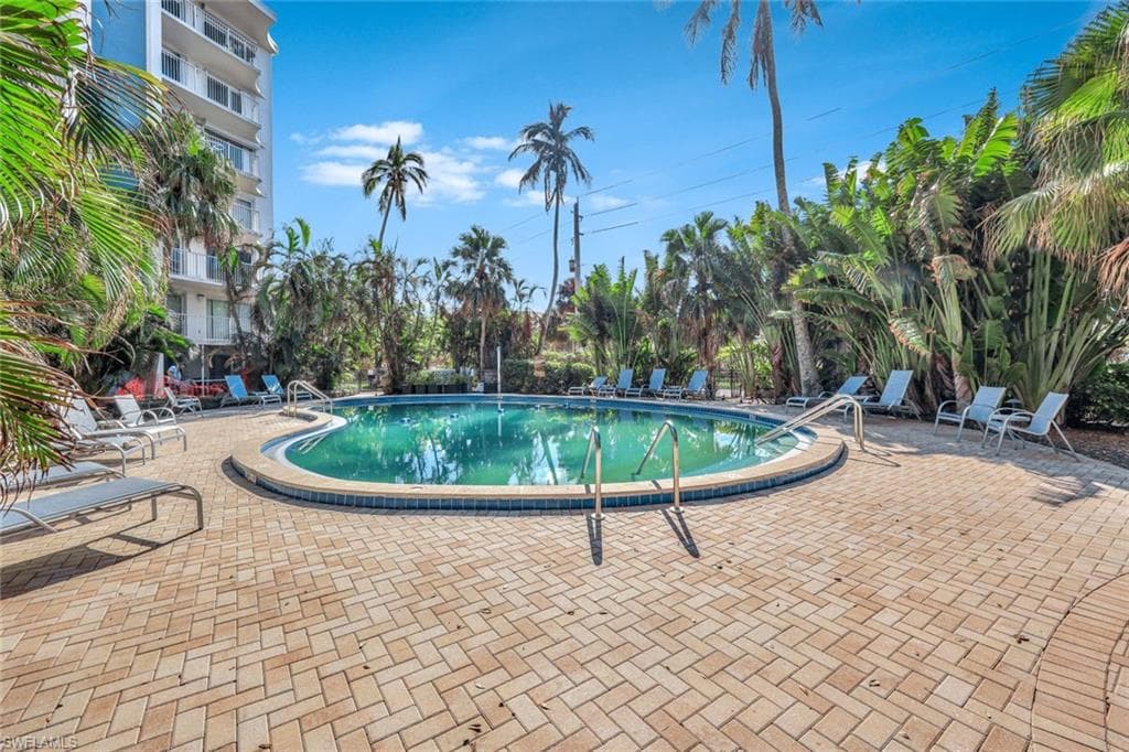 1300 Gulf Shore BLVD N # 407, NAPLES FL 34102-16