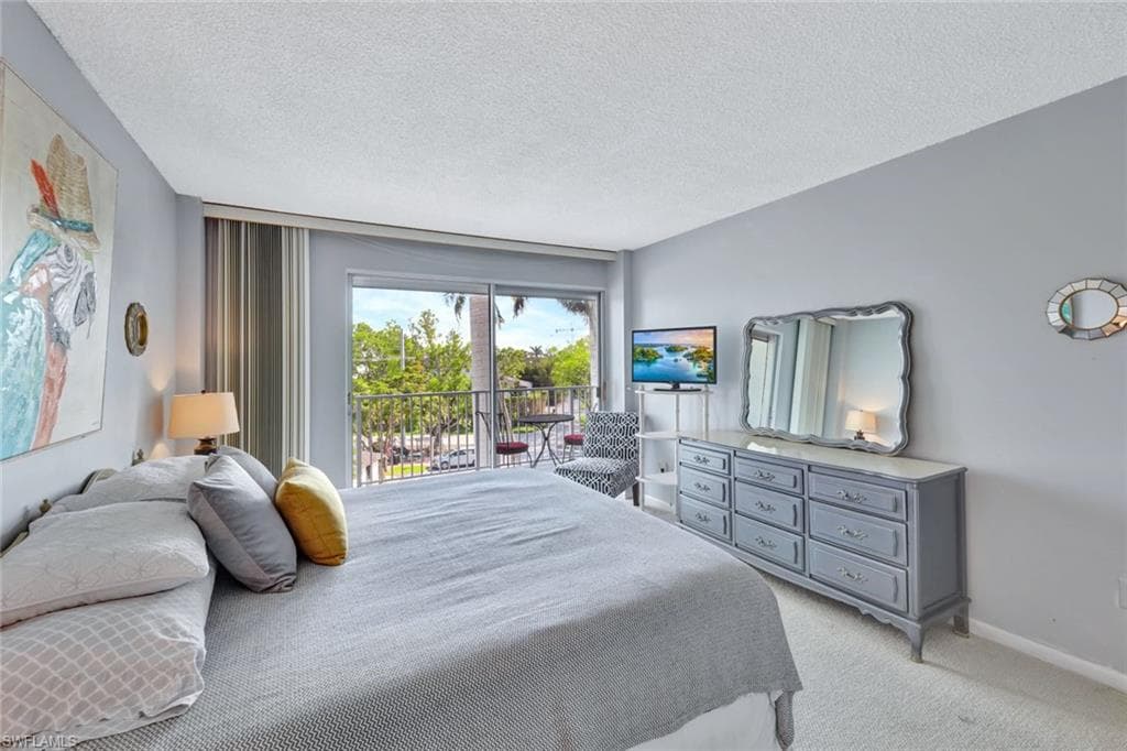 1300 Gulf Shore BLVD N # 407, NAPLES FL 34102-11