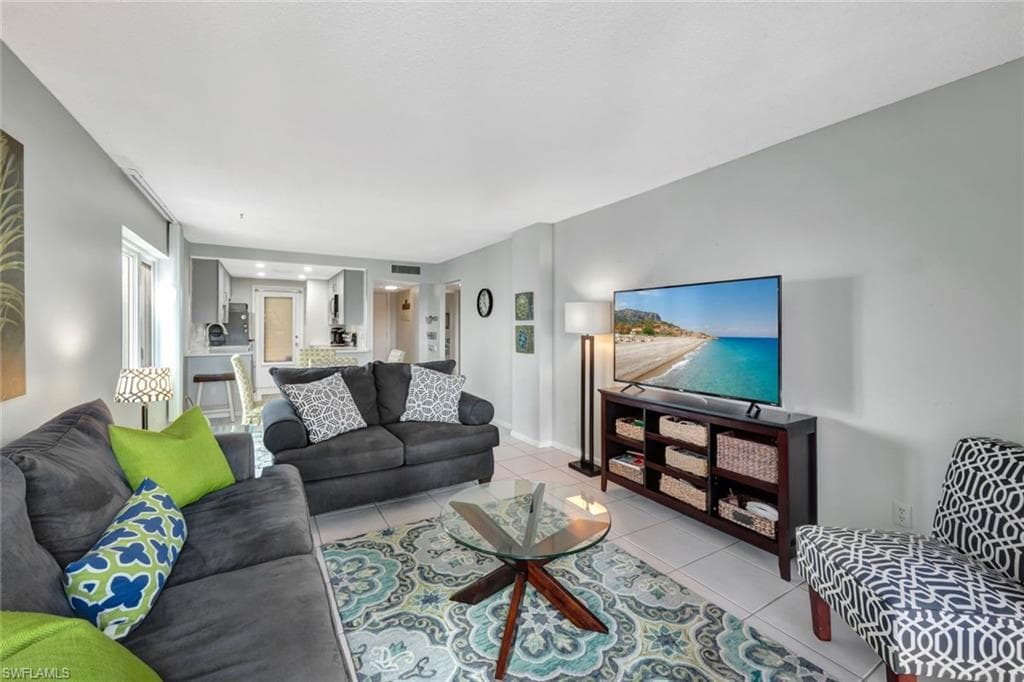1300 Gulf Shore BLVD N # 407, NAPLES FL 34102-4