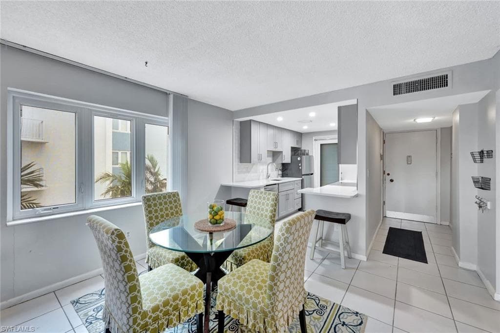 1300 Gulf Shore BLVD N # 407, NAPLES FL 34102-9