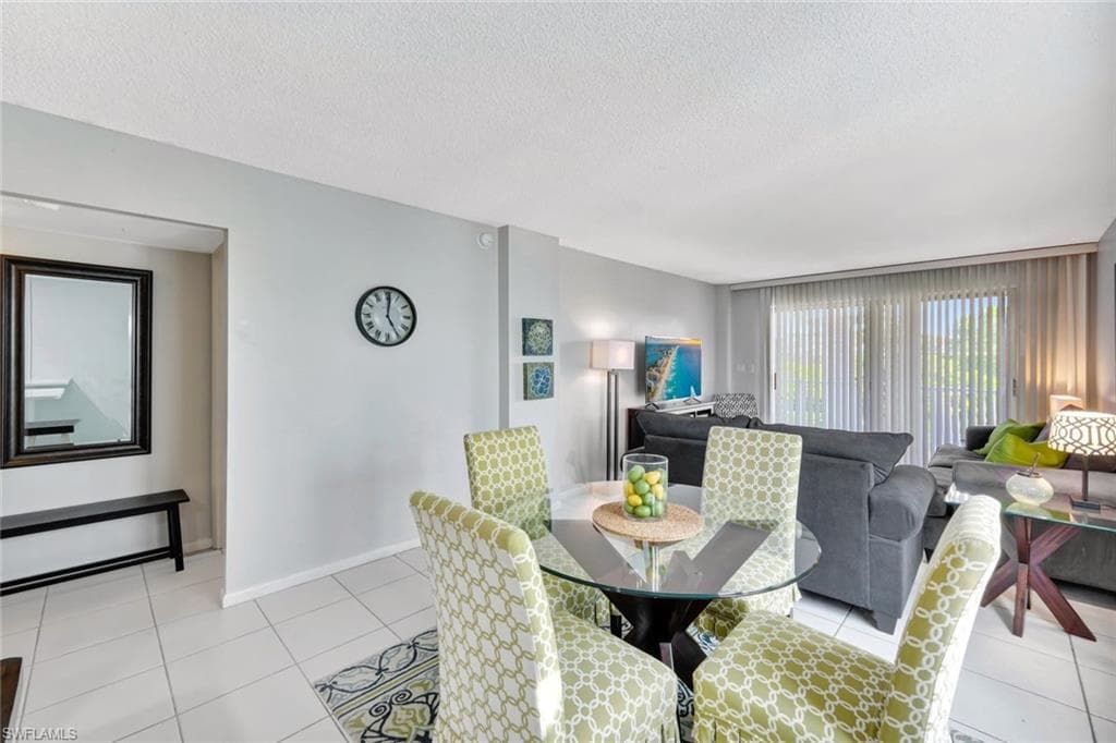 1300 Gulf Shore BLVD N # 407, NAPLES FL 34102-3