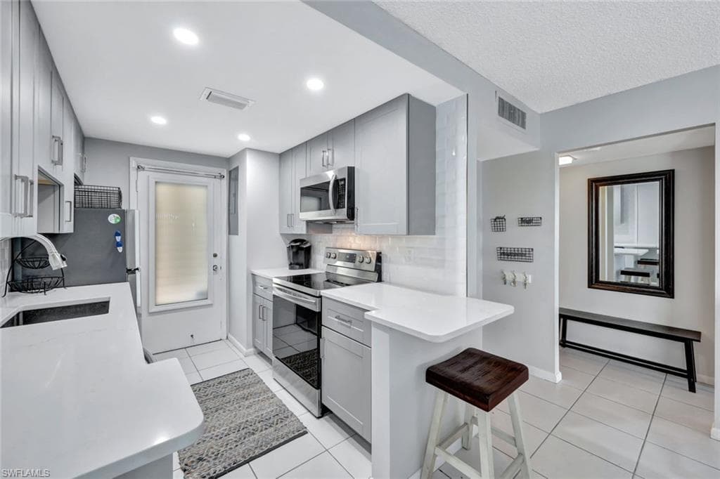 1300 Gulf Shore BLVD N # 407, NAPLES FL 34102-7