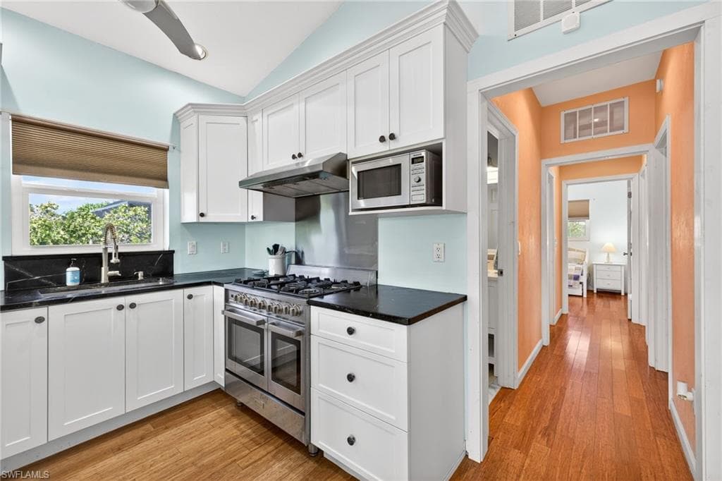 495 E Lake RD, SANIBEL FL 33957-15