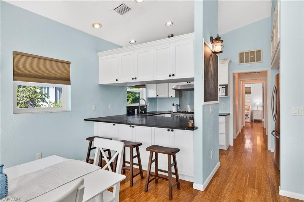 495 E Lake RD, SANIBEL FL 33957-11