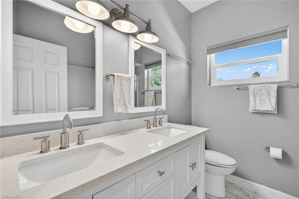 495 E Lake RD, SANIBEL FL 33957-18