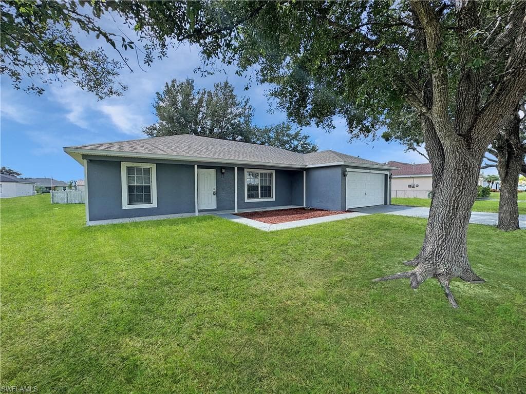 210 Manatee ST, FORT MYERS FL 33913-1