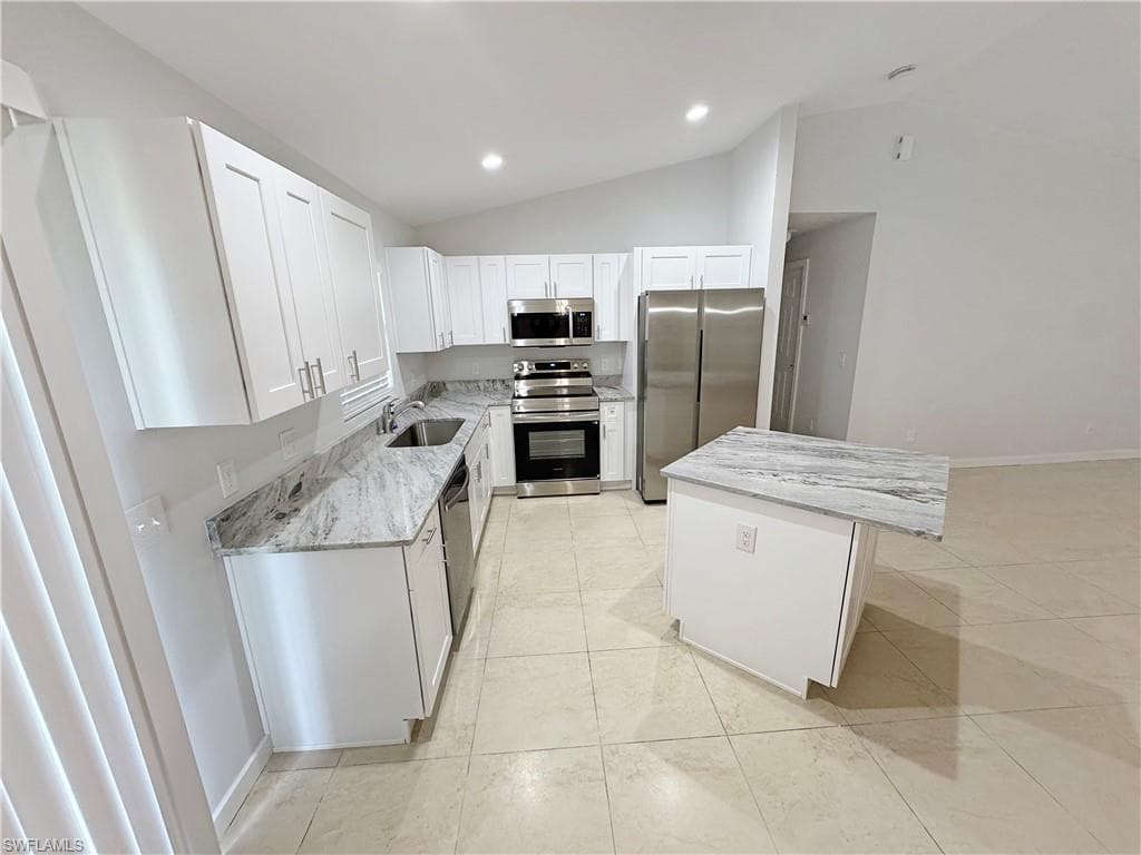 210 Manatee ST, FORT MYERS FL 33913-5