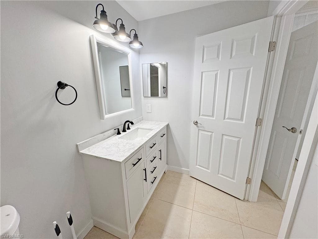 210 Manatee ST, FORT MYERS FL 33913-14