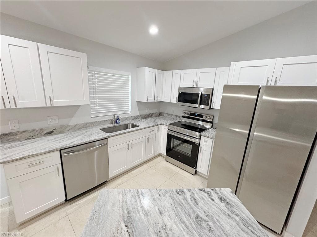 210 Manatee ST, FORT MYERS FL 33913-7