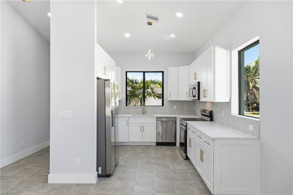 19871 Adams RD, FORT MYERS FL 33908-10