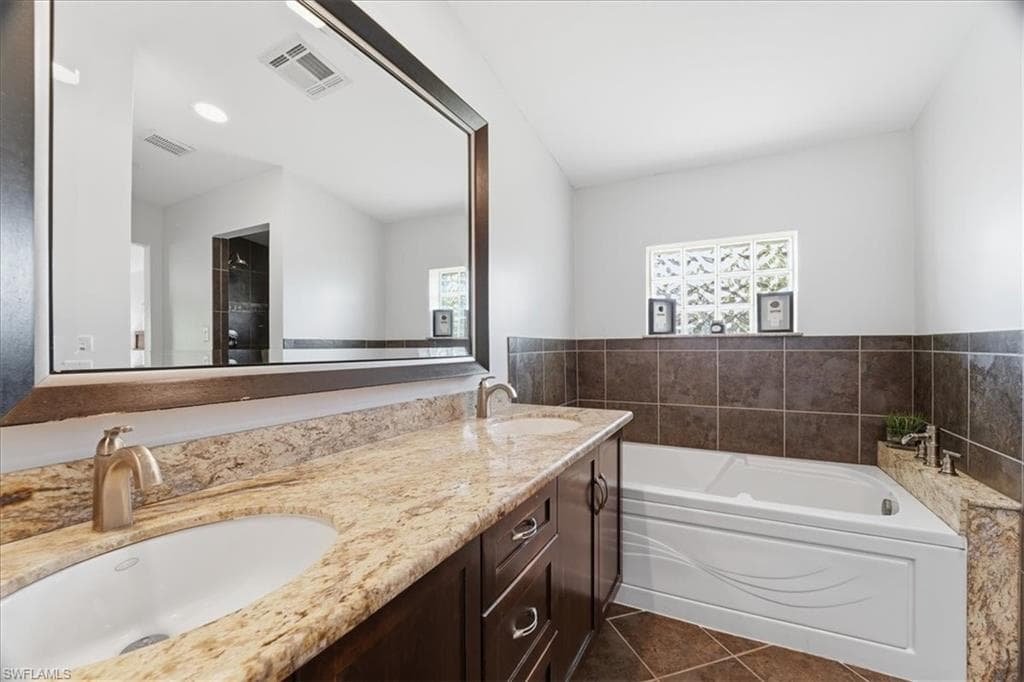 1023 El Valle AVE, FORT MYERS FL 33919-22