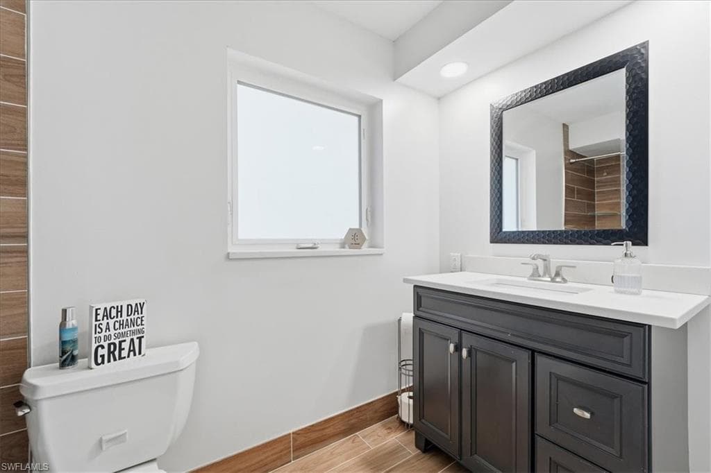 1023 El Valle AVE, FORT MYERS FL 33919-26