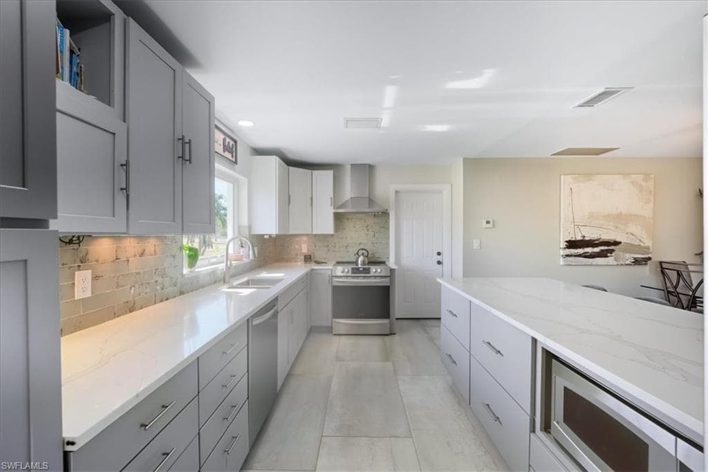 1023 El Valle AVE, FORT MYERS FL 33919-5