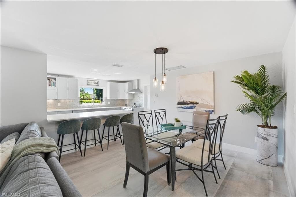 1023 El Valle AVE, FORT MYERS FL 33919-12