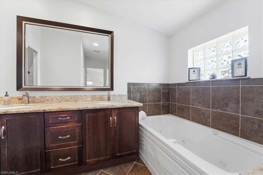 1023 El Valle AVE, FORT MYERS FL 33919-21