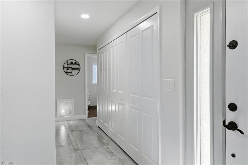 1023 El Valle AVE, FORT MYERS FL 33919-4