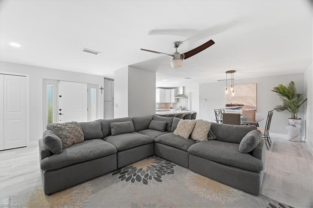 1023 El Valle AVE, FORT MYERS FL 33919-9