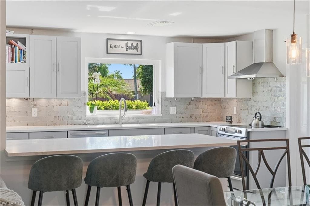 1023 El Valle AVE, FORT MYERS FL 33919-10