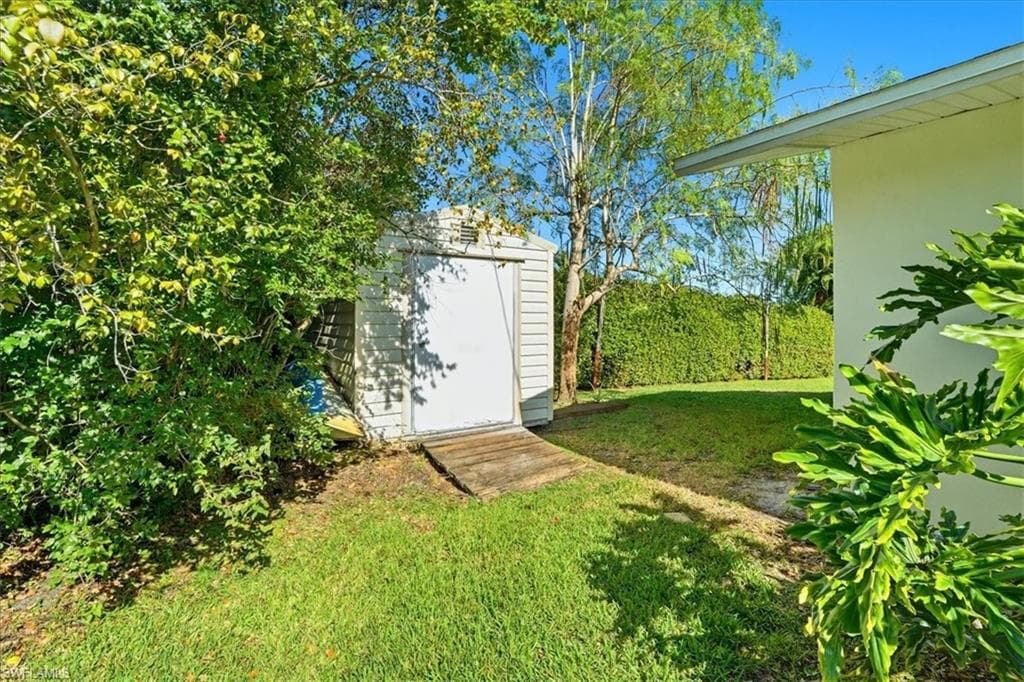 1023 El Valle AVE, FORT MYERS FL 33919-39