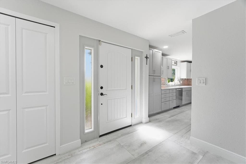 1023 El Valle AVE, FORT MYERS FL 33919-3