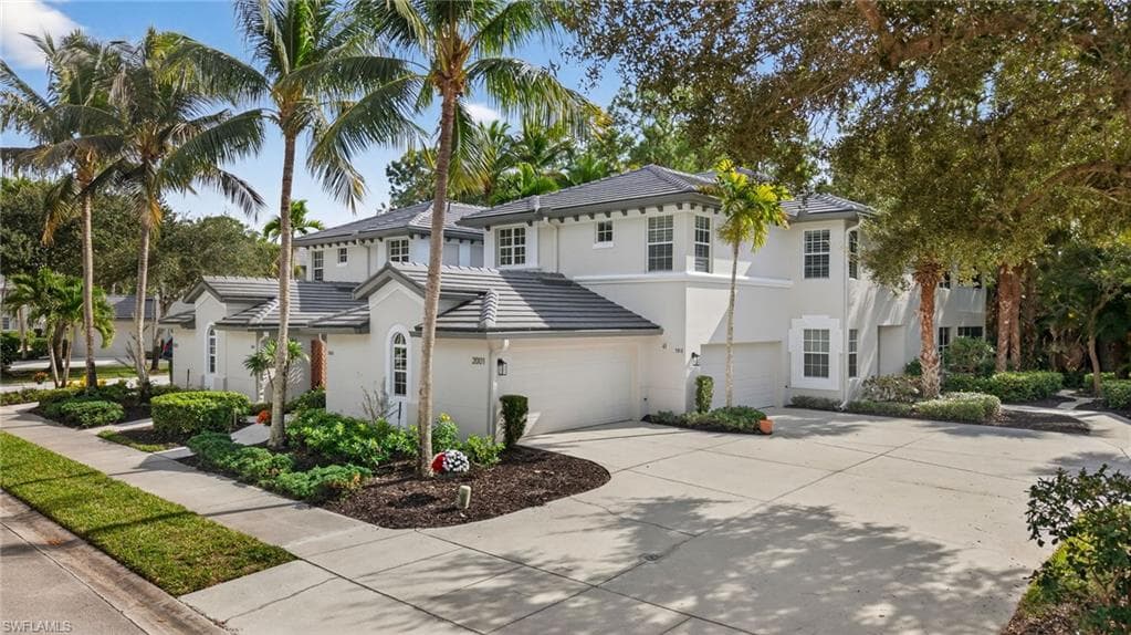 2001 Tarpon Bay DR N # 102, NAPLES FL 34119-1