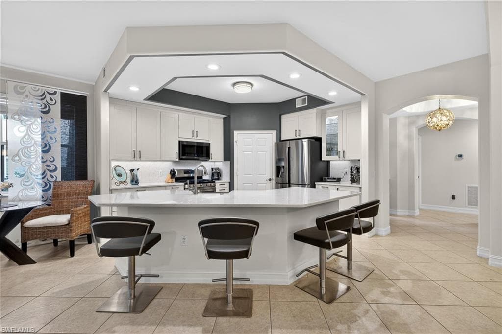 2001 Tarpon Bay DR N # 102, NAPLES FL 34119-6