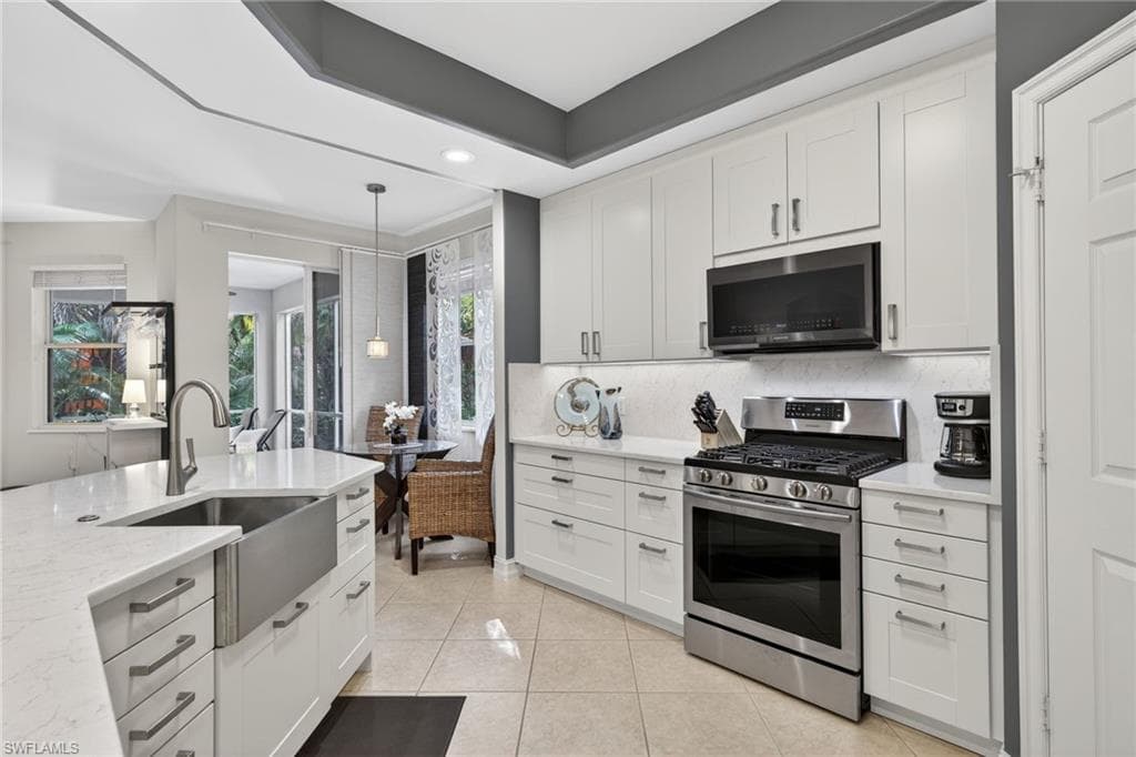 2001 Tarpon Bay DR N # 102, NAPLES FL 34119-8