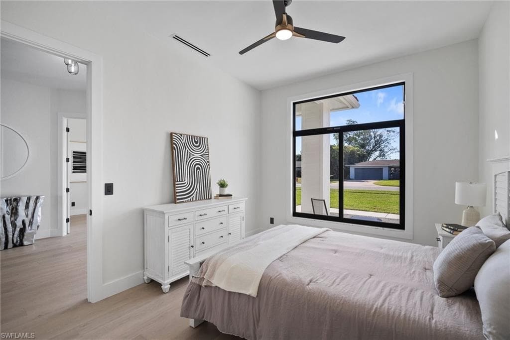 1677 Northgate DR, NAPLES FL 34105-16