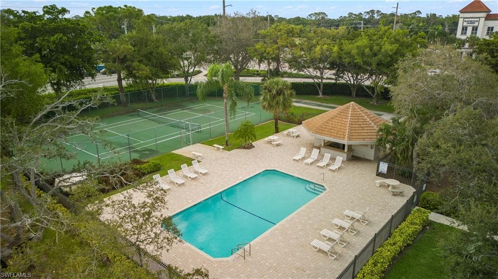 1677 Northgate DR, NAPLES FL 34105-35