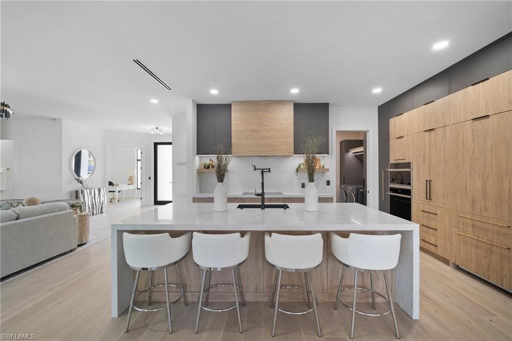 1677 Northgate DR, NAPLES FL 34105-4